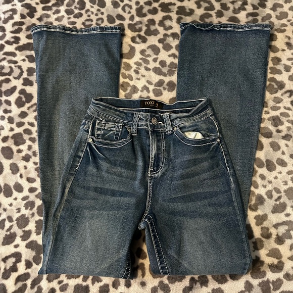 High Rise Flare Jeans - Picture 2 of 4